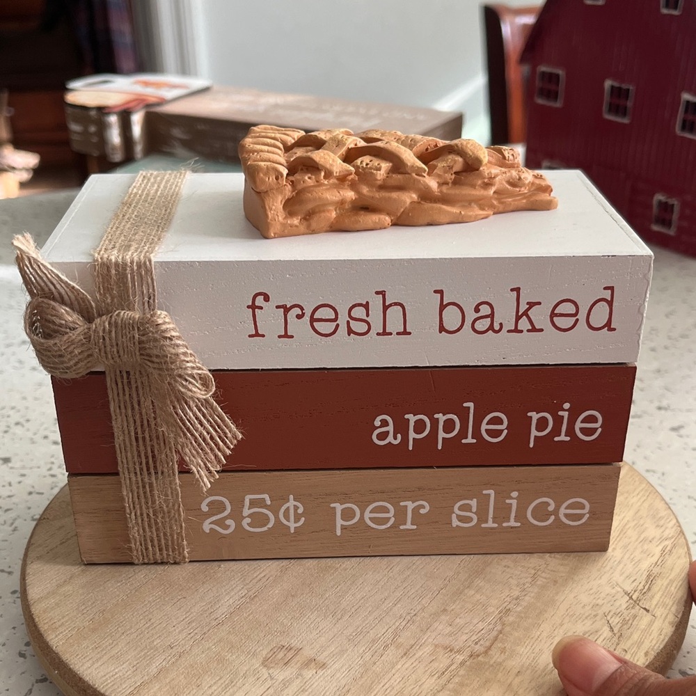 Rustic Apple Pie Kitchen Decor - Picture 2 of 5